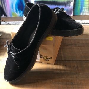 Dr. Martens Black Velvet Morada UK7 US9